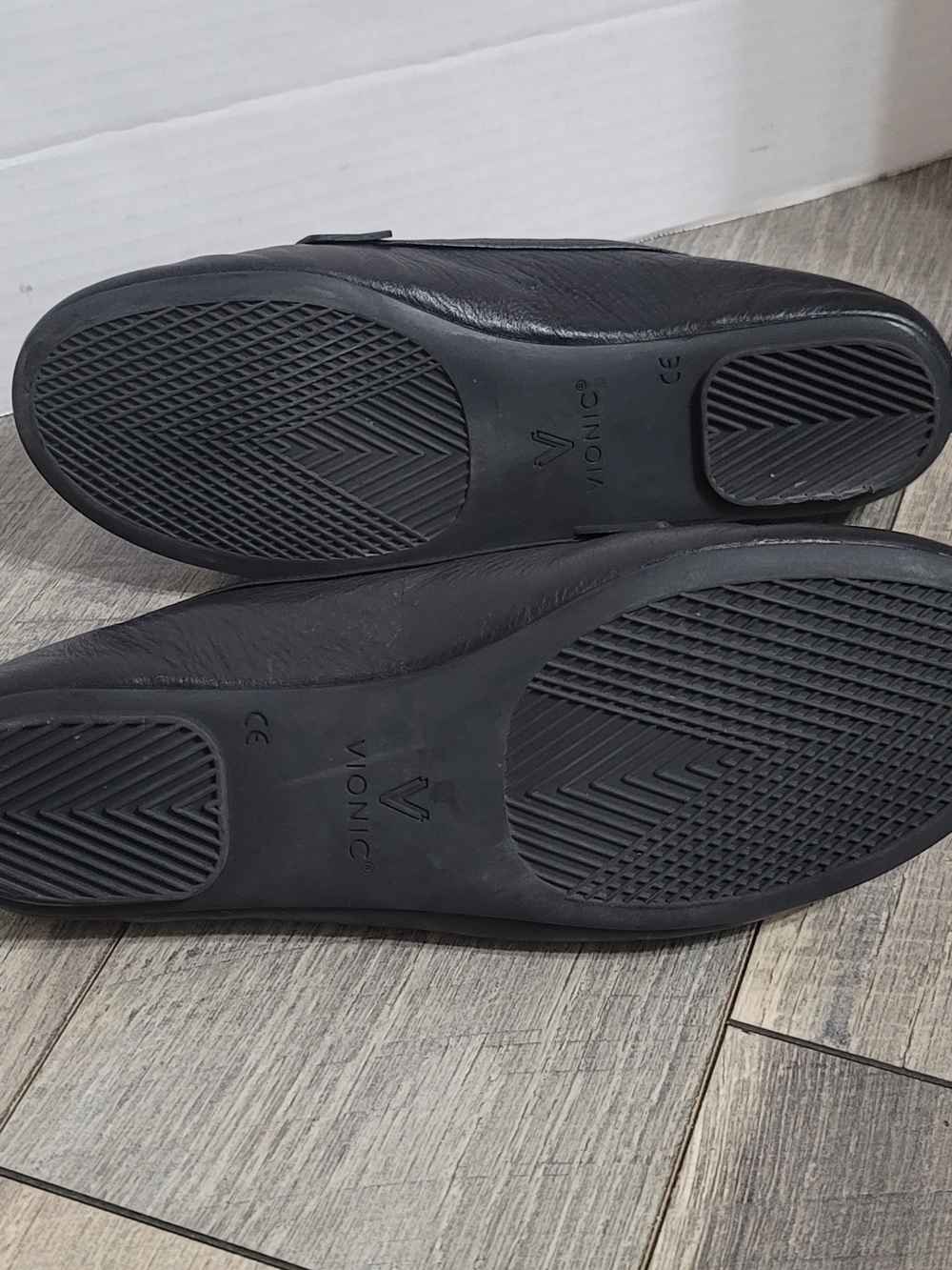 Vionic Black Leather Women's Tessa Loafers - Slip-On Comfort Classic Flats Sz9.5 - Picture 14 of 16